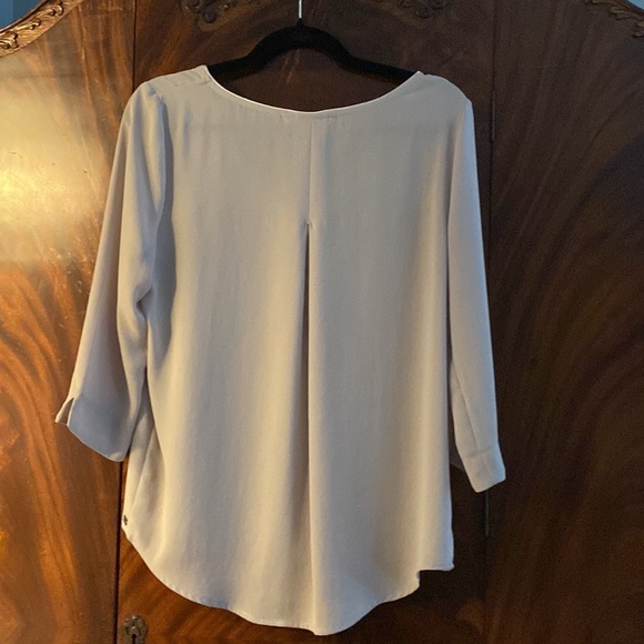 Monk & Lou polyester crepe blouse. - Picture 2 of 5